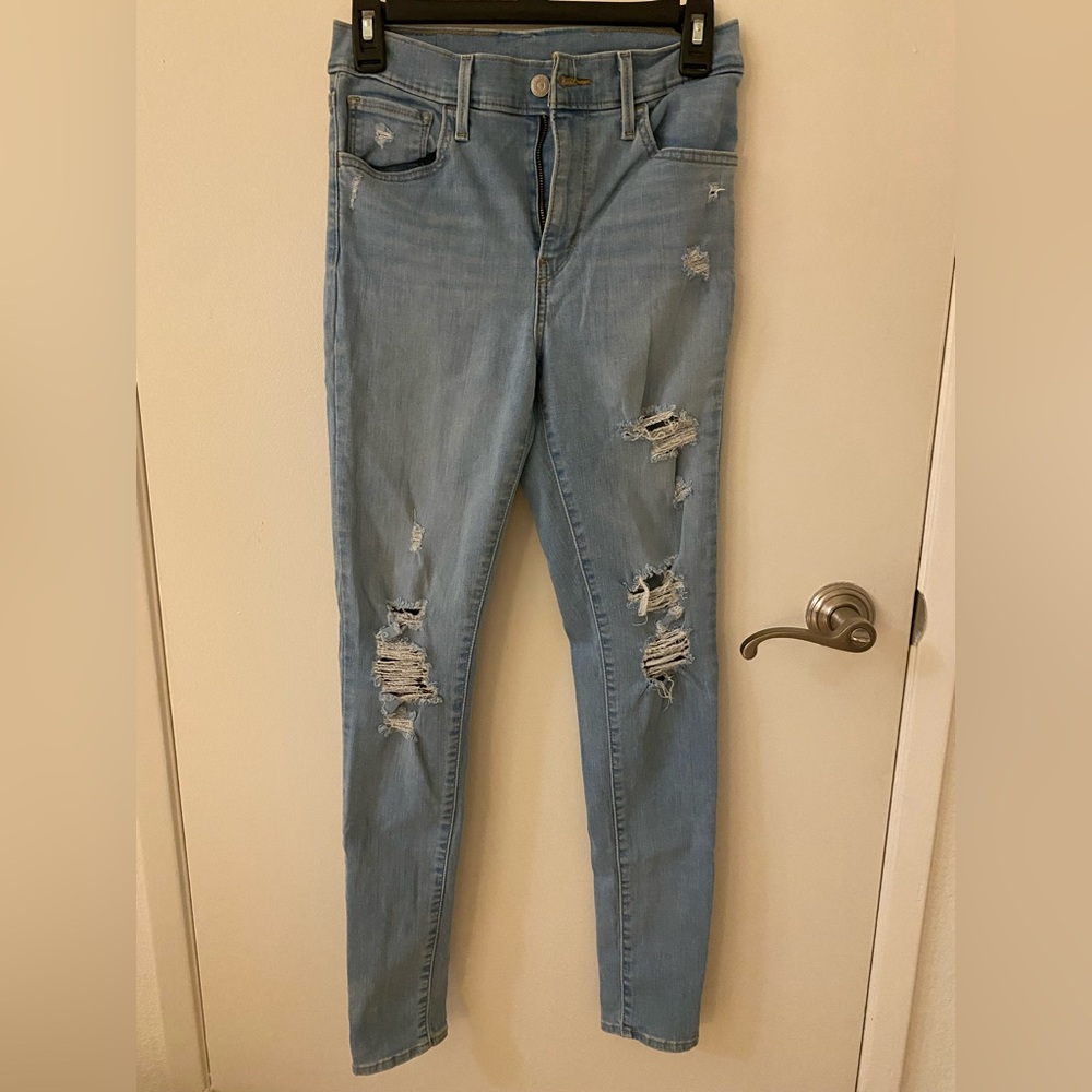 Levi's Women's Light Blue Distressed Skinny Jeans